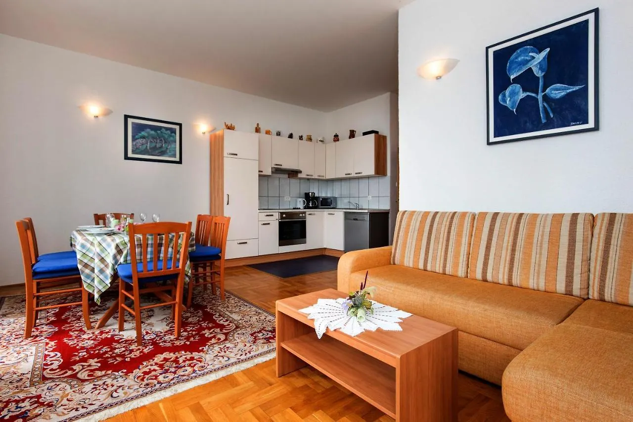 Apartment Triestina Ičići 0*,